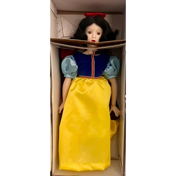 Anna Anando Snow White Porcelain Doll: Royal Heirloom Collection - Picture 2 of 10